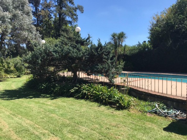 VENTA CASA QUINTA CON PILETA