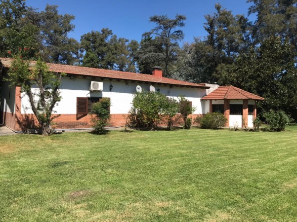 VENTA CASA QUINTA CON PILETA