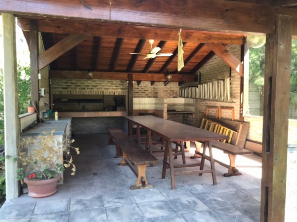 VENTA CASA QUINTA CON PILETA