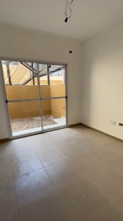 TRES AMBIENTES CON PATIO Y COCHERA JOSE C. PAZ