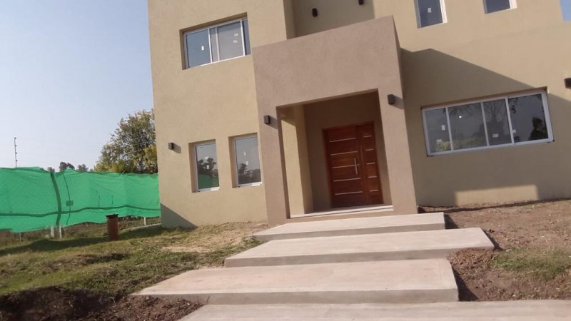 VENTA CASA A ESTRENAR EN BARRIO CERRADO SANTO TOMAS PILAR