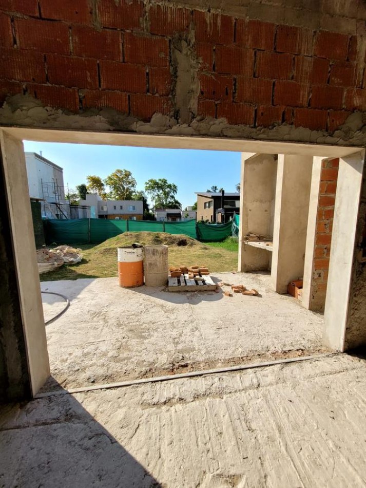 VENTA CASA EN BARRIO MAGNA BARRIO CERRADO MALVINAS ARGENTINAS
