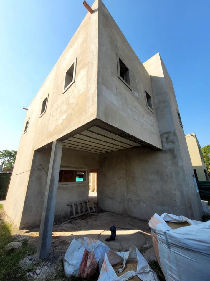 VENTA CASA EN BARRIO MAGNA BARRIO CERRADO MALVINAS ARGENTINAS