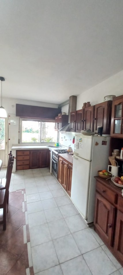 VENTA CASA CON PILETA EN POLVORINES