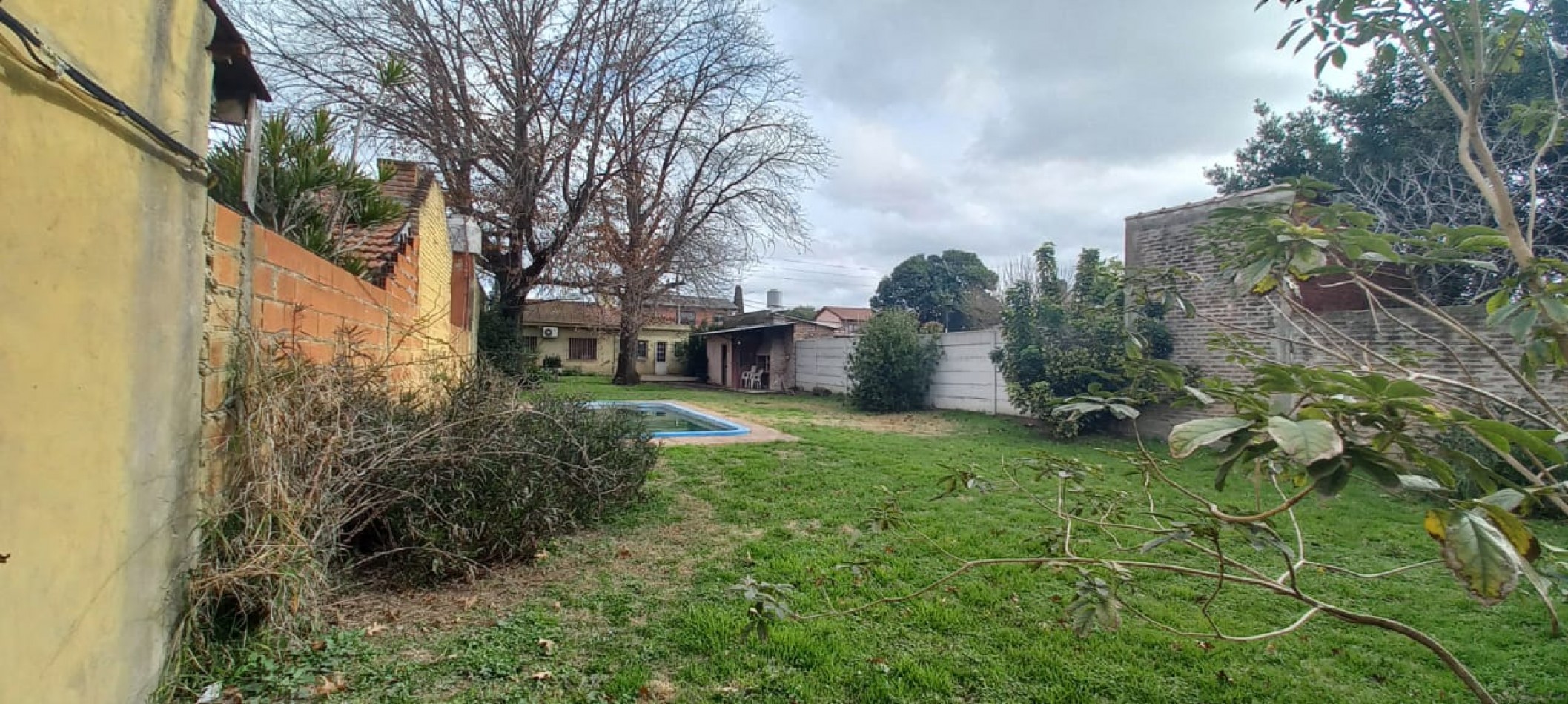 VENTA CASA CON PILETA EN POLVORINES