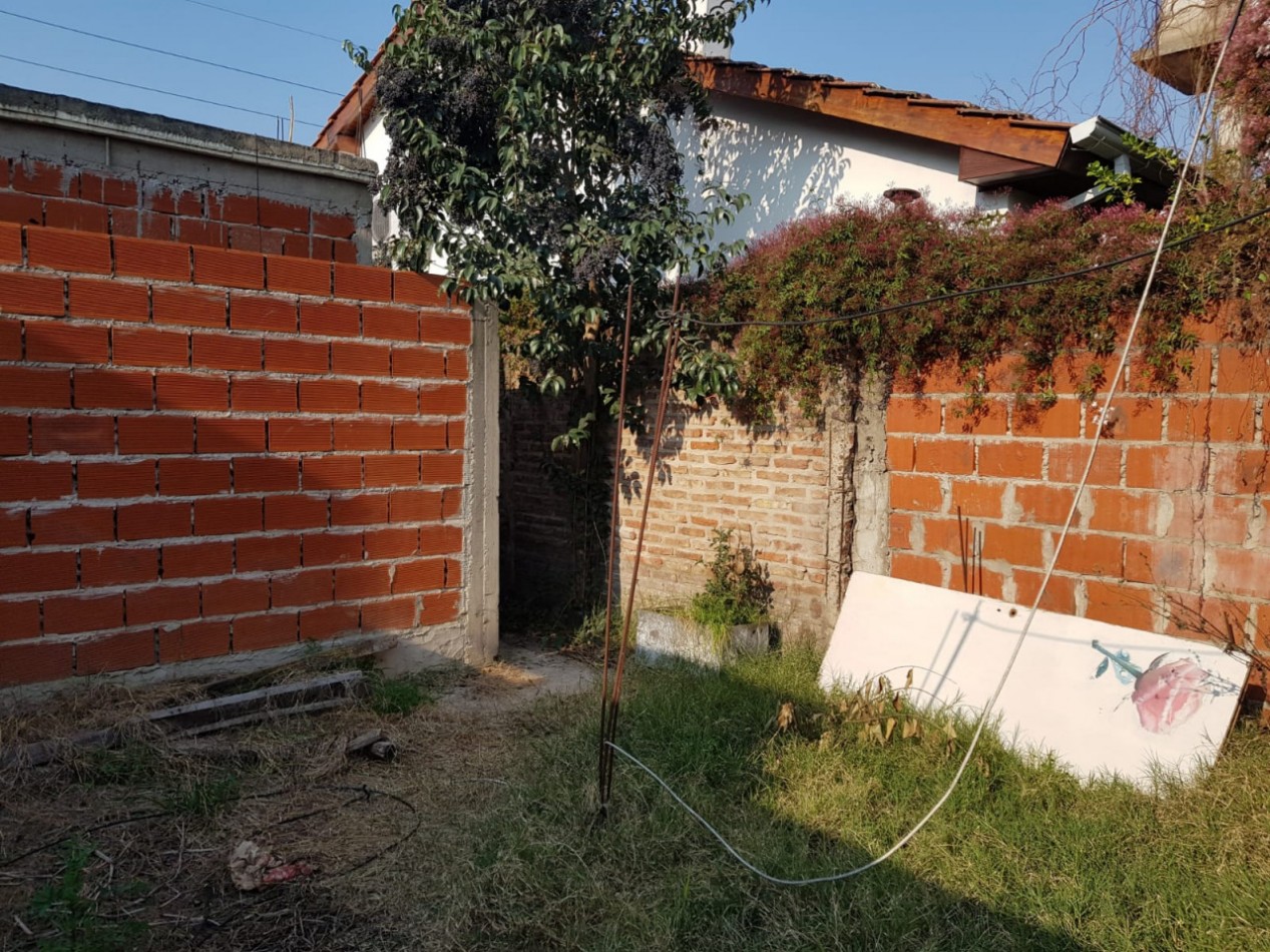 LOTE CON DOS CASAS A REFACCIONAR - IDEAL INVERSORES