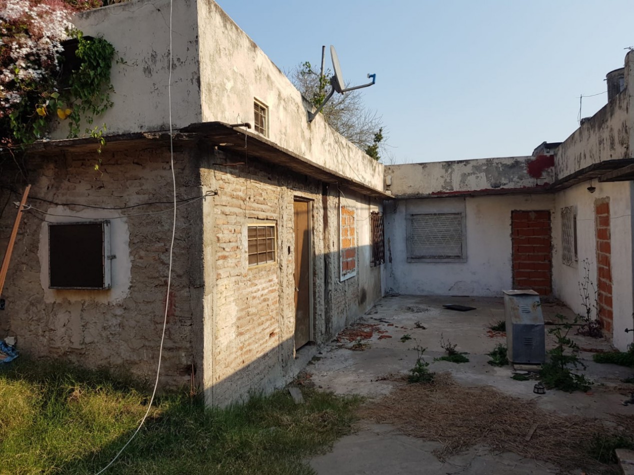 LOTE CON DOS CASAS A REFACCIONAR - IDEAL INVERSORES