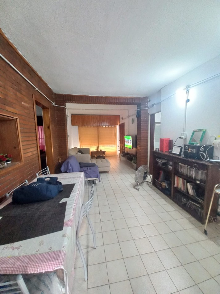 VENTA CASA CON PATIO Y PILETA 