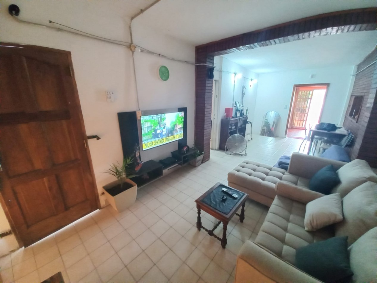 VENTA CASA CON PATIO Y PILETA 