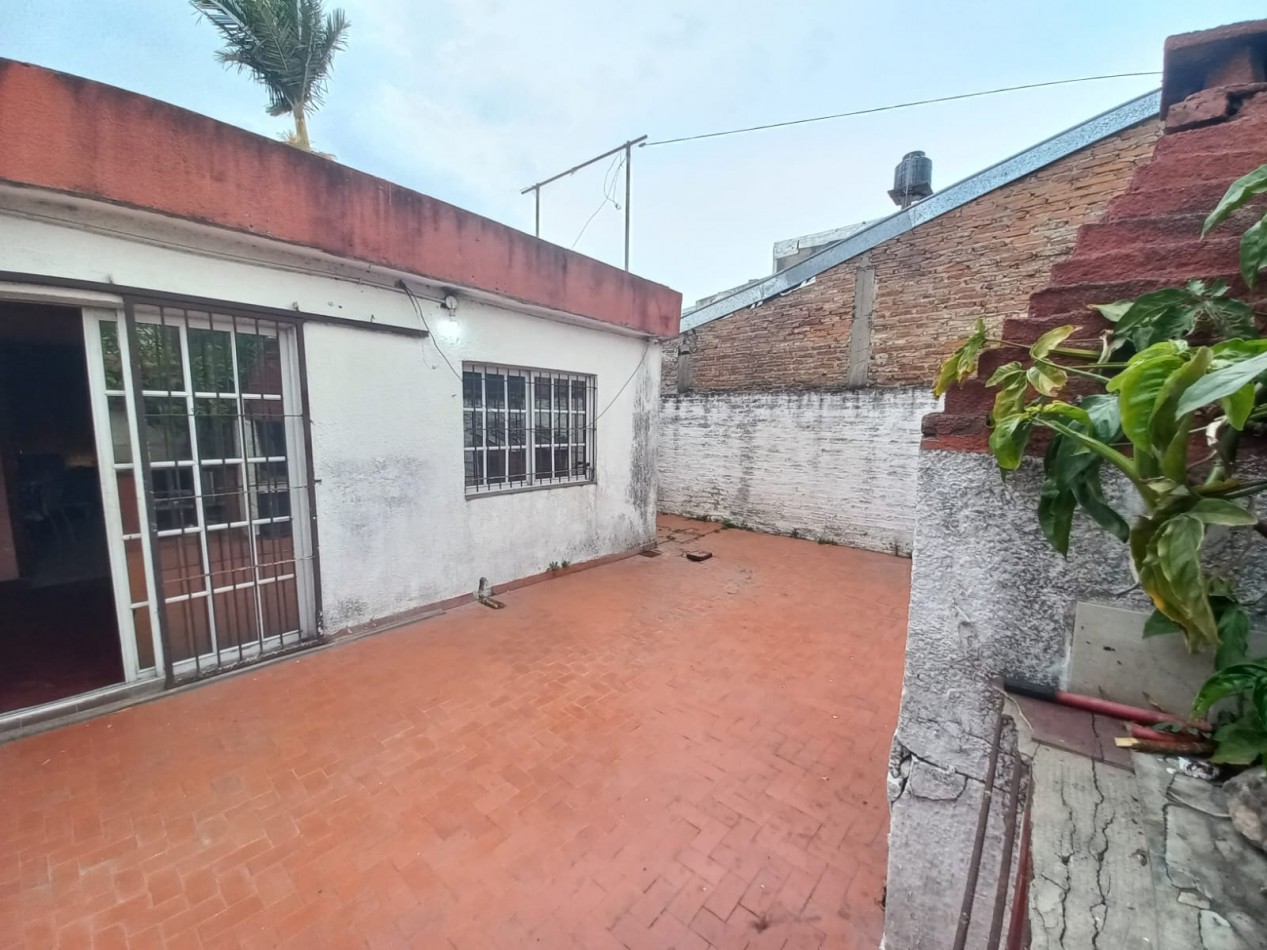 VENTA CASA CON PATIO Y PILETA 