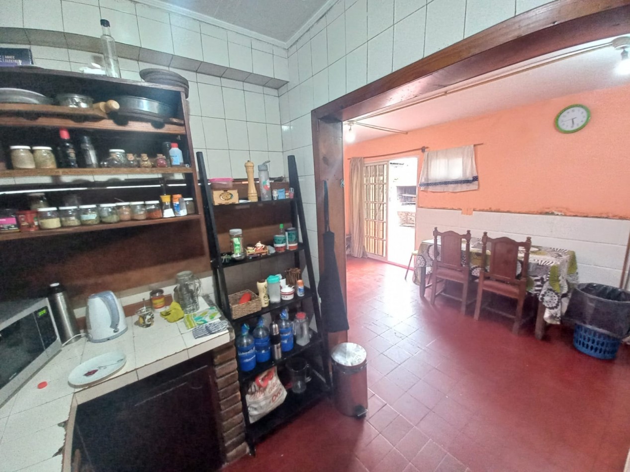 VENTA CASA CON PATIO Y PILETA 