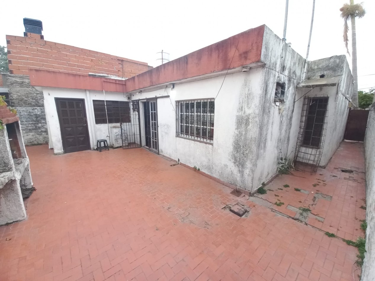 VENTA CASA CON PATIO Y PILETA 