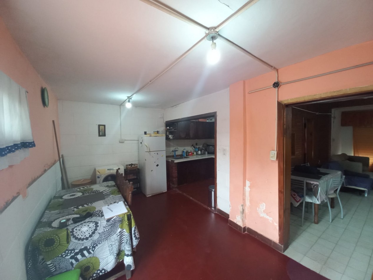 VENTA CASA CON PATIO Y PILETA 