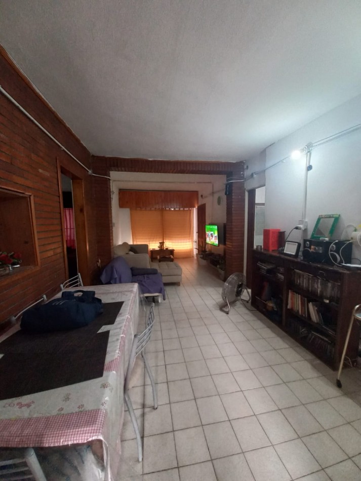 VENTA CASA CON PATIO Y PILETA 