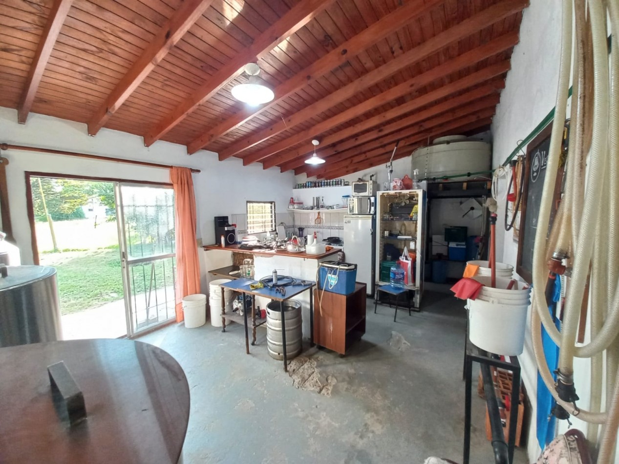 VENTA DE LOTE CON CASA EN BARRIO SEMI CERRADO