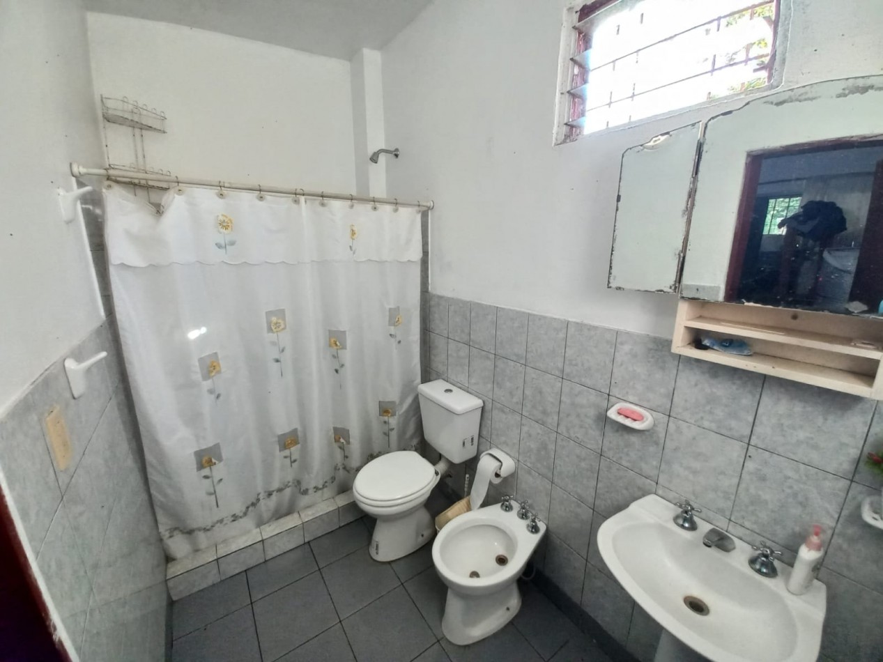 VENTA DE LOTE CON CASA EN BARRIO SEMI CERRADO