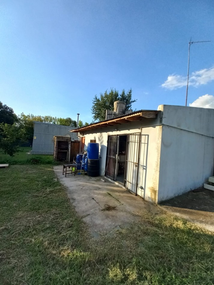 VENTA DE LOTE CON CASA EN BARRIO SEMI CERRADO