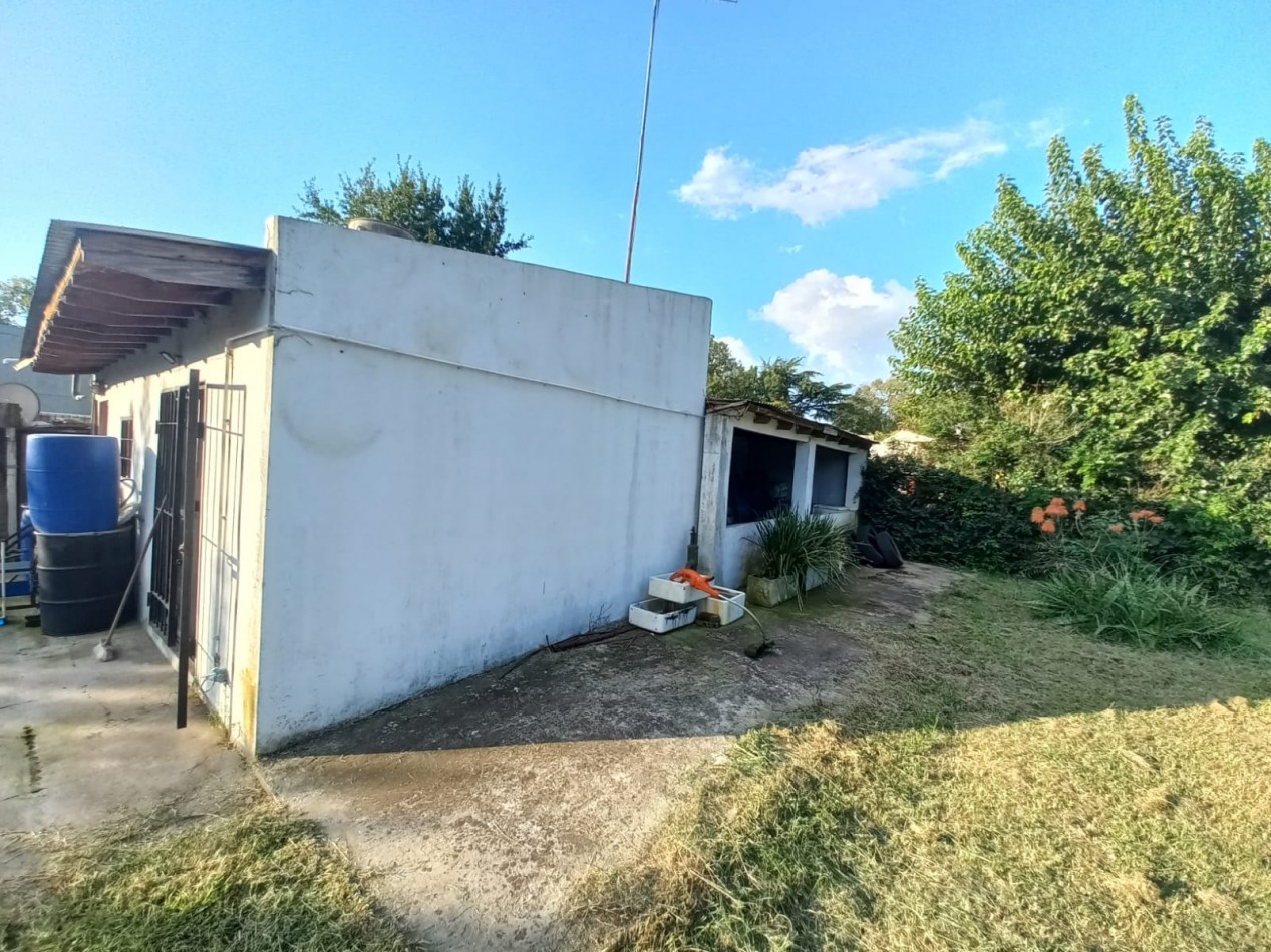 VENTA DE LOTE CON CASA EN BARRIO SEMI CERRADO