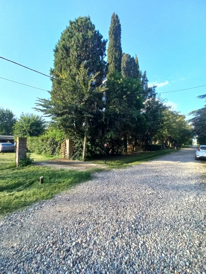 VENTA DE LOTE CON CASA EN BARRIO SEMI CERRADO