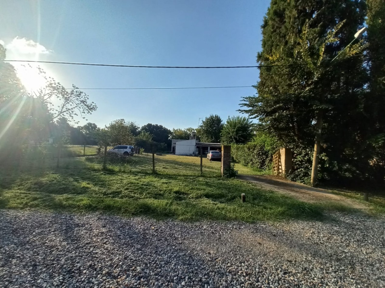 VENTA DE LOTE CON CASA EN BARRIO SEMI CERRADO