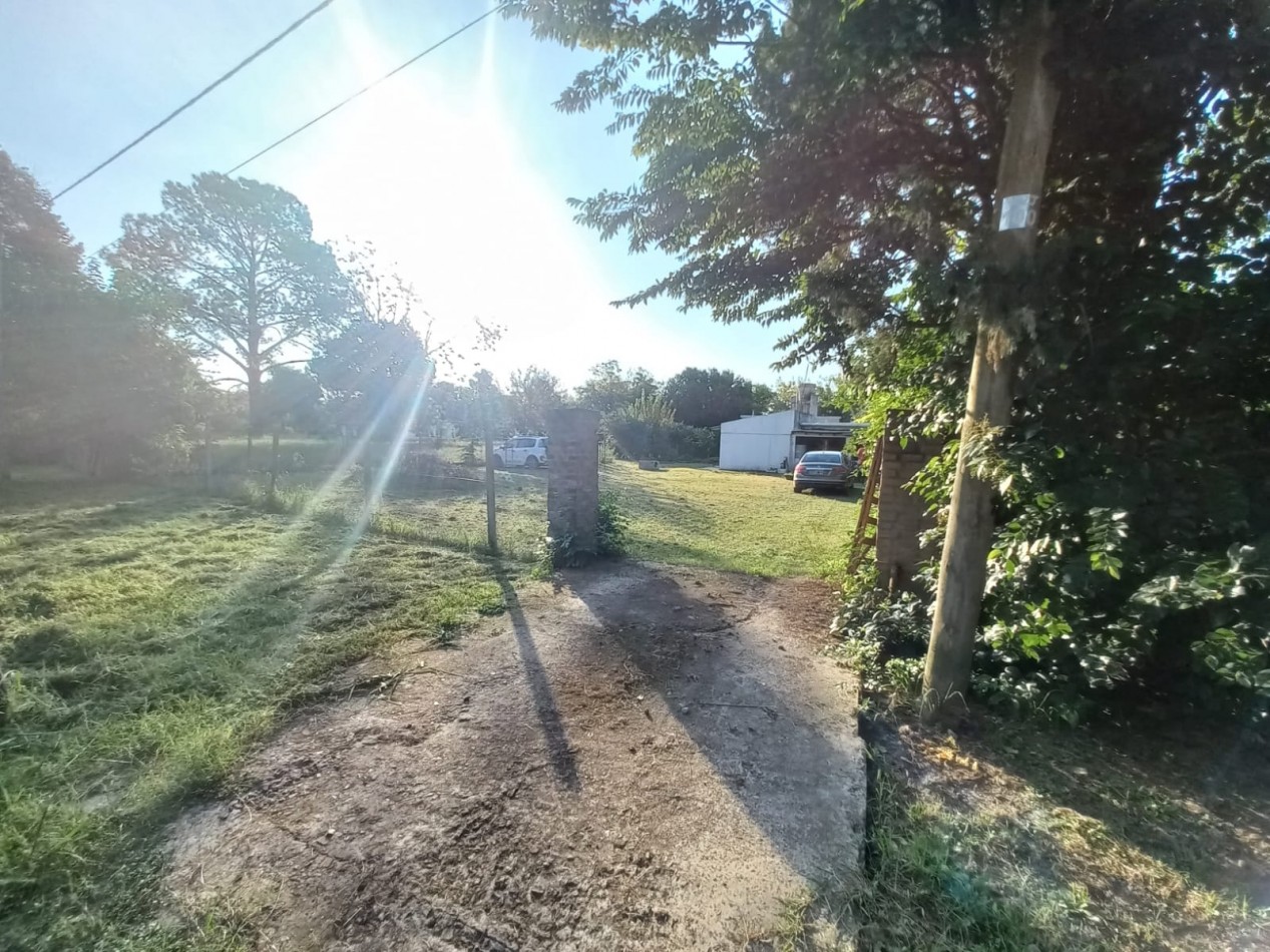 VENTA DE LOTE CON CASA EN BARRIO SEMI CERRADO