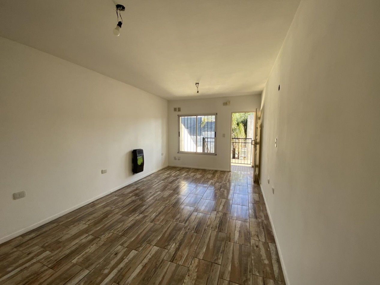 ALQUILER DOS AMBIENTES CON COCHERA Y BALCON