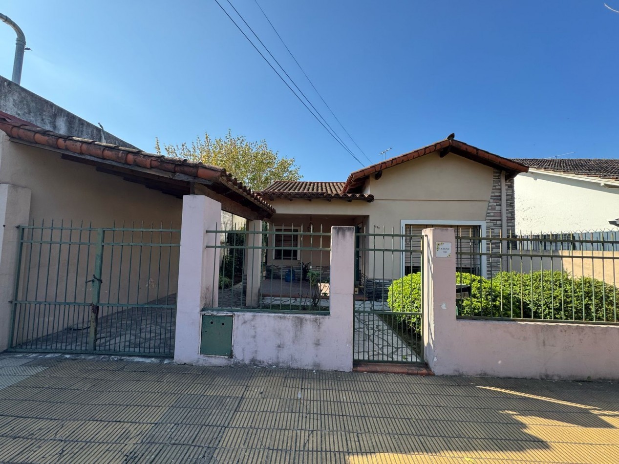 VENTA DOS CASAS EN BELLA VISTA 