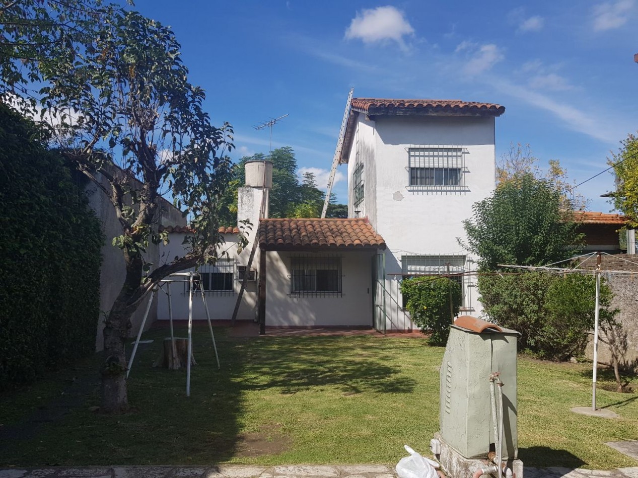 VENTA DOS CASAS EN BELLA VISTA 