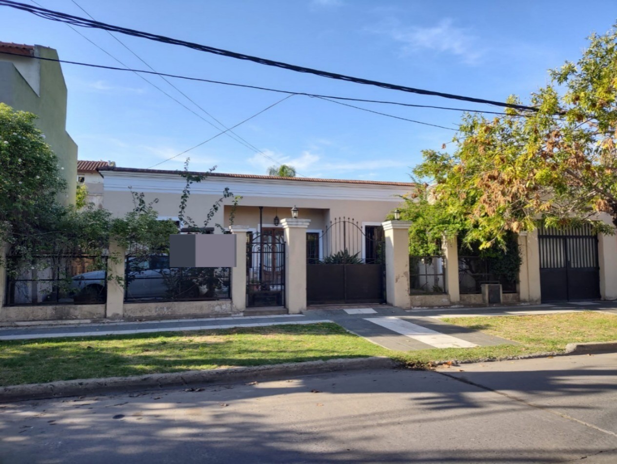 VENTA CASA CON PILETA EN BELLA VISTA 