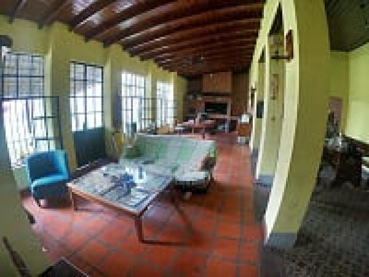 VENTA CASA CON PILETA EN BELLA VISTA 
