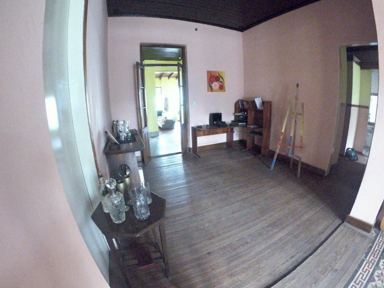 VENTA CASA CON PILETA EN BELLA VISTA 