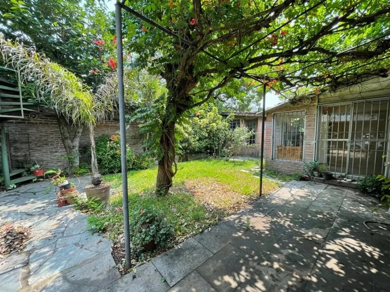 VENTA CASA 5 DORMITORIOS CON PARQUE SAN MIGUEL
