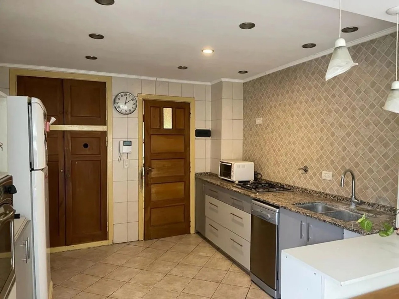VENTA CASA 5 DORMITORIOS CON PARQUE SAN MIGUEL