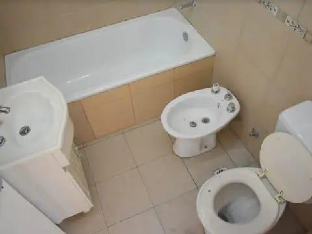 ALQUILER DOS AMBIENTES CON COCHERA