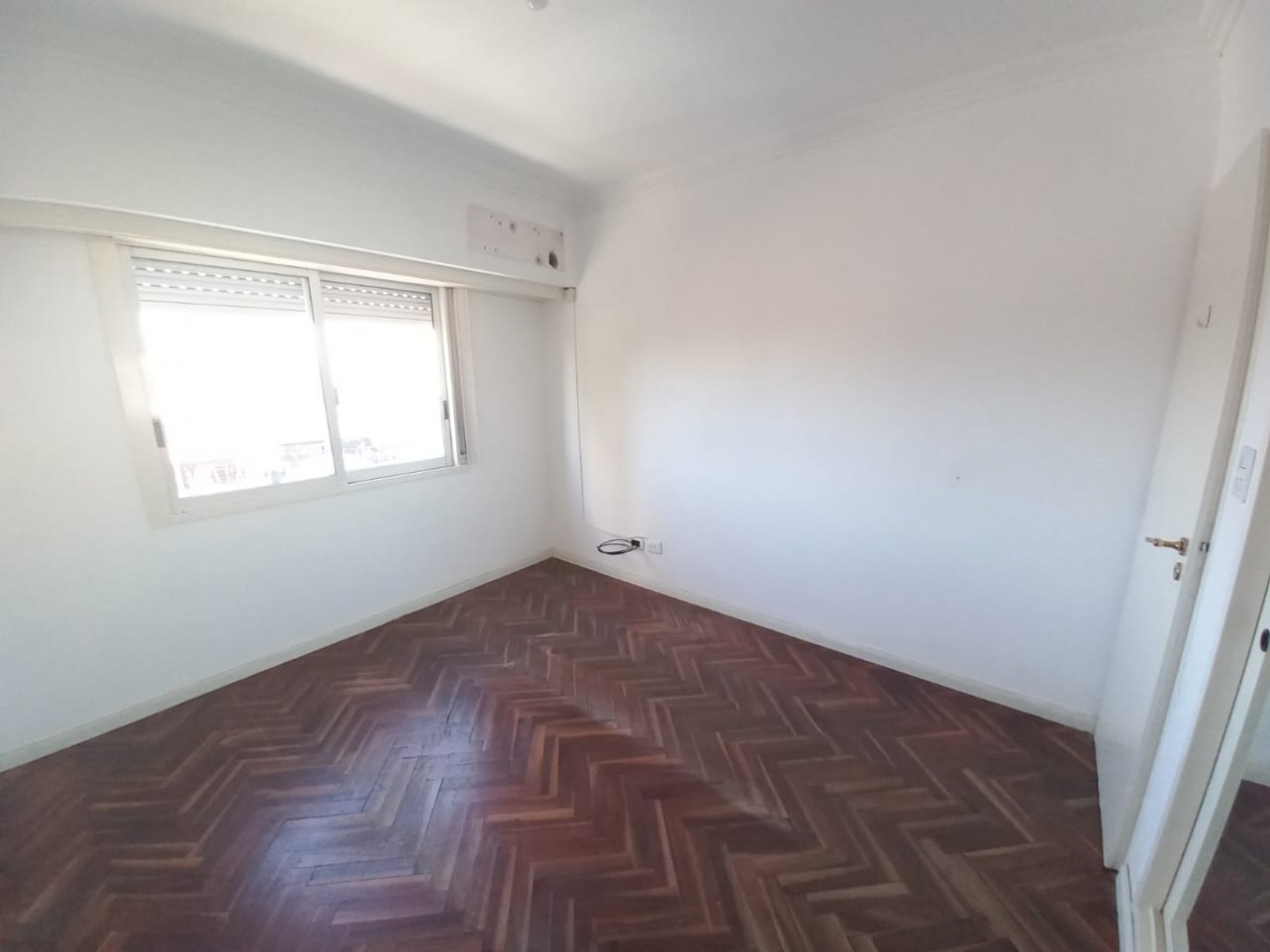 ALQUILER DOS AMBIENTES CON BALCON Y COCHERA