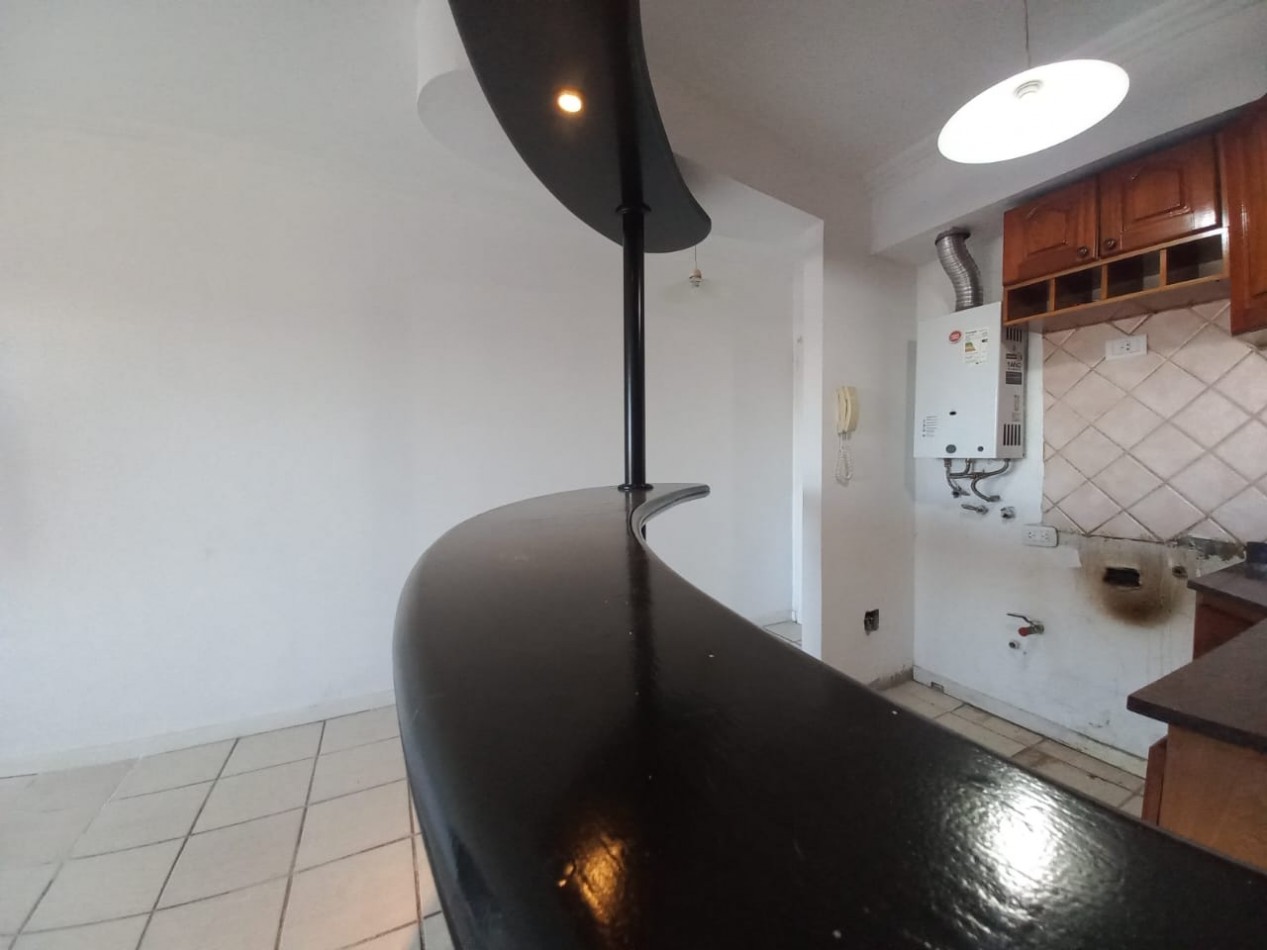 ALQUILER DOS AMBIENTES CON BALCON Y COCHERA