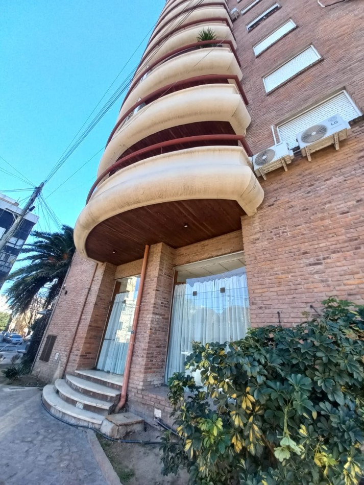 ALQUILER DOS AMBIENTES CON BALCON Y COCHERA