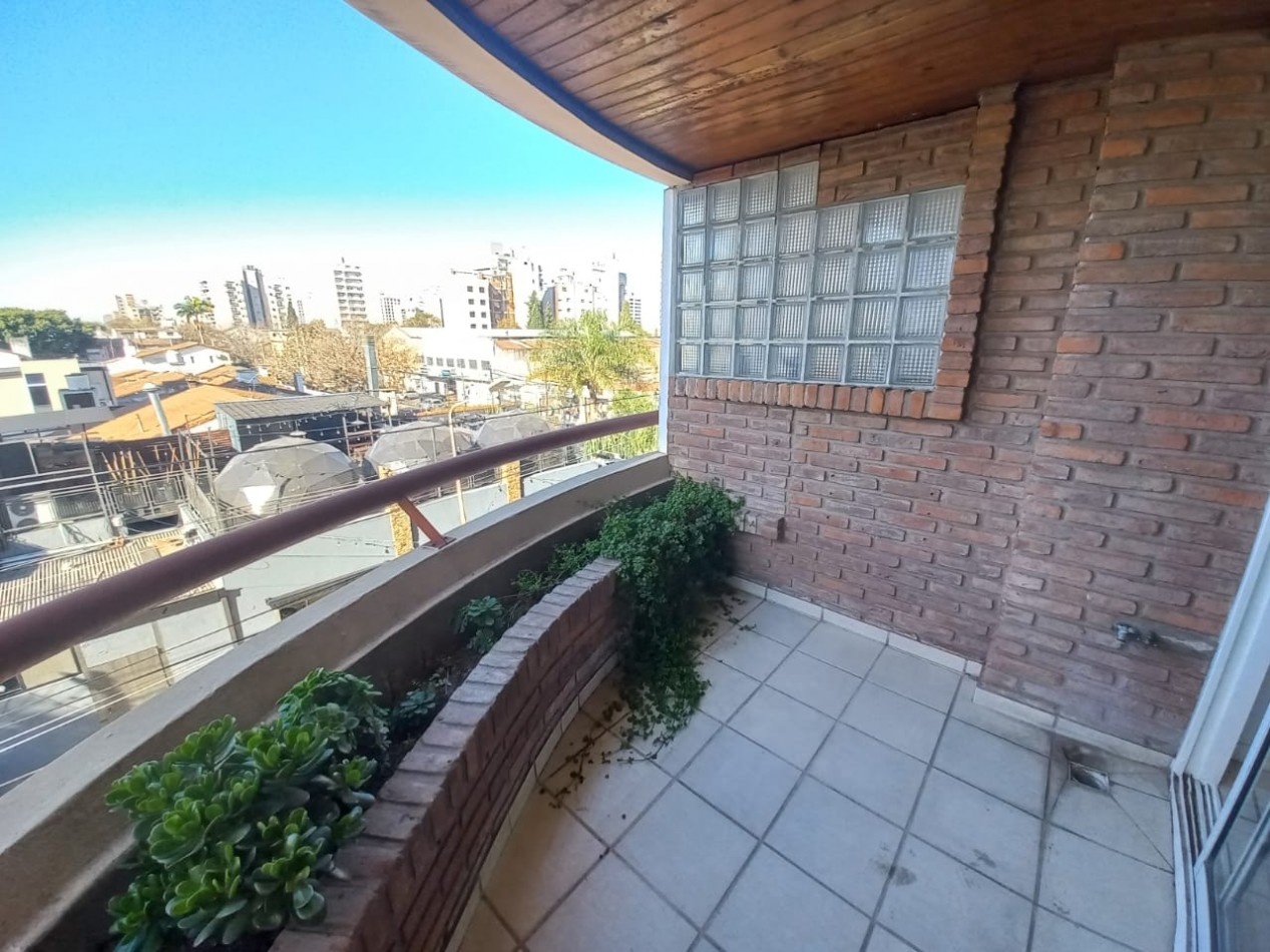 ALQUILER DOS AMBIENTES CON BALCON Y COCHERA
