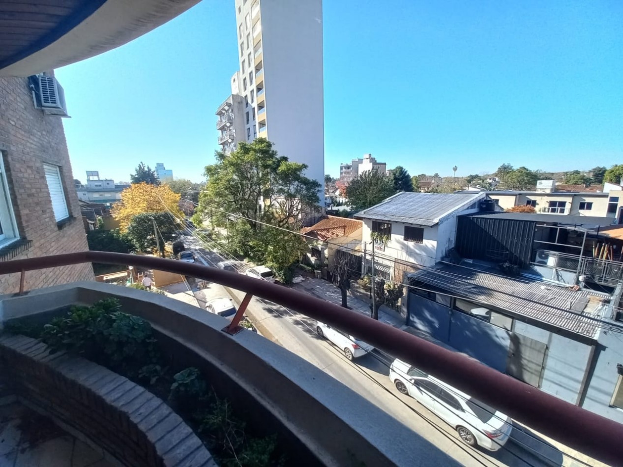 ALQUILER DOS AMBIENTES CON BALCON Y COCHERA
