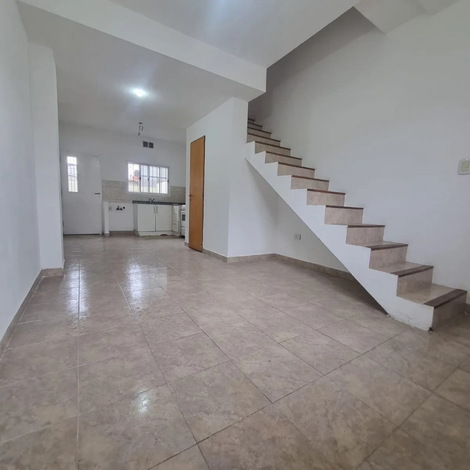 ALQUILER DUPLEX SAN MIGUEL COCHERA Y PATIO