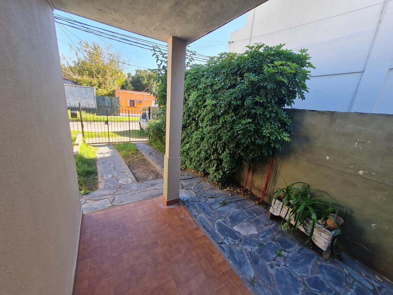 VENTA CASA A REFACCIONAR BELLA VISTA