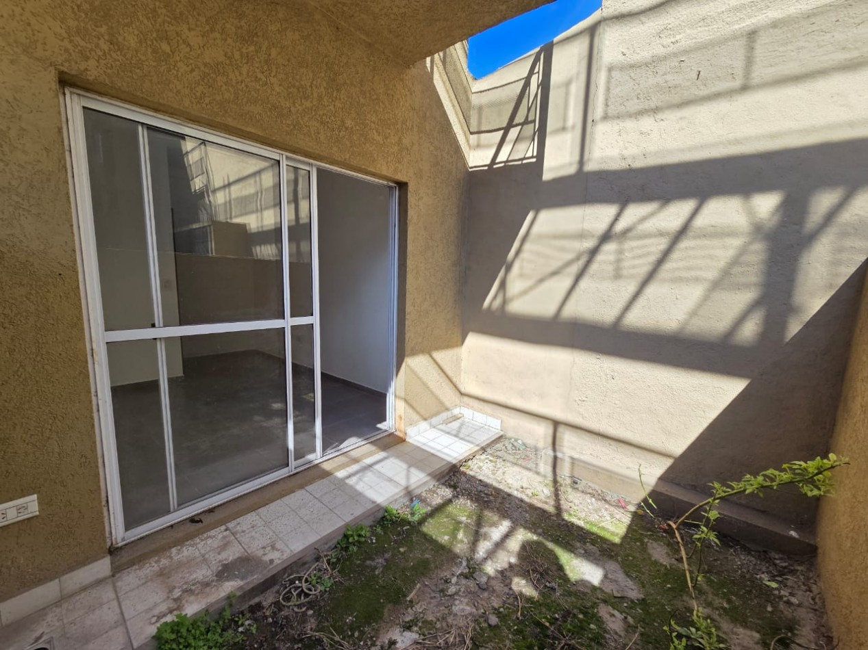 VENTA TRES AMBIENTES CON PATIO Y COCHERA JOSE C PAZ
