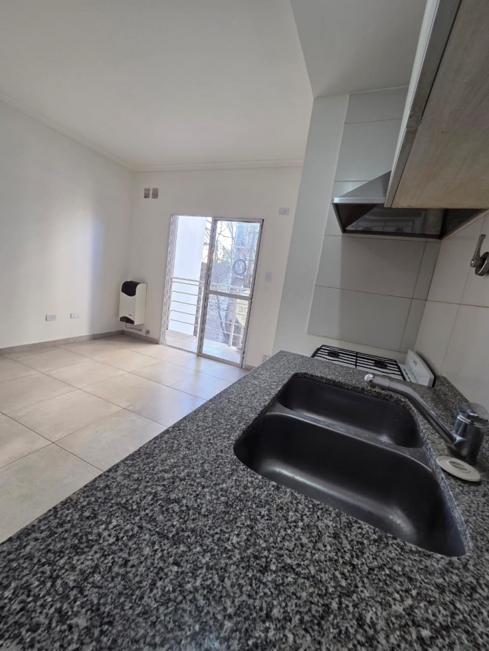 VENTA MONOAMBIENTE CON BALCON COCHERA SAN MIGUEL