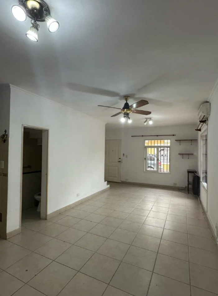 APTO CREDITO TRIPLEX TRES AMBIENTES PATIO Y COCHERA MUÑIZ 