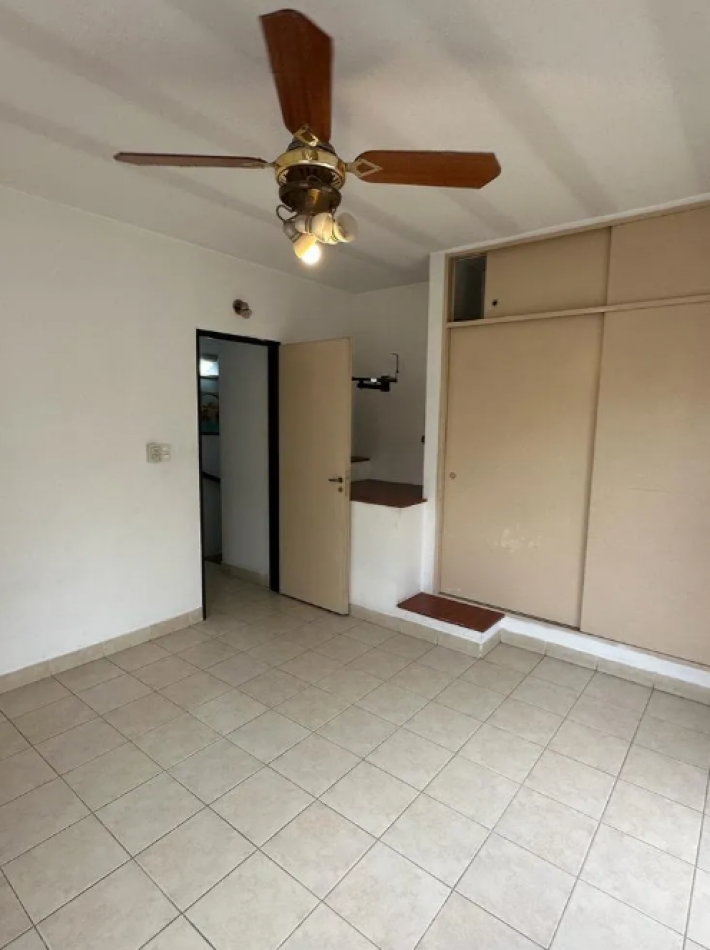 APTO CREDITO TRIPLEX TRES AMBIENTES PATIO Y COCHERA MUÑIZ 