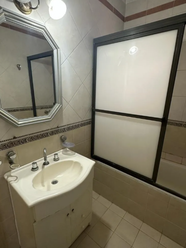 APTO CREDITO TRIPLEX TRES AMBIENTES PATIO Y COCHERA MUÑIZ 