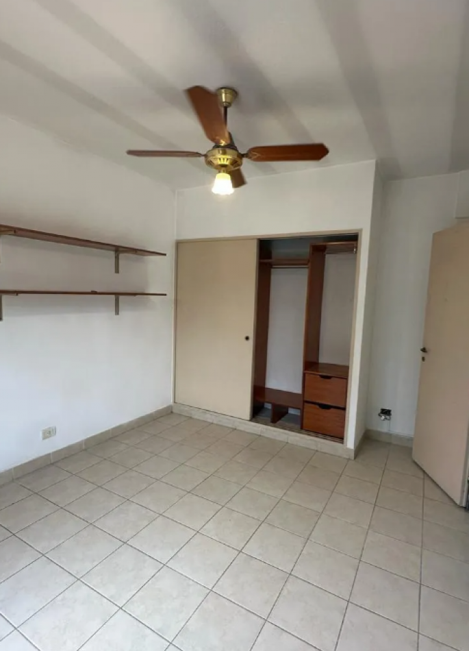 APTO CREDITO TRIPLEX TRES AMBIENTES PATIO Y COCHERA MUÑIZ 