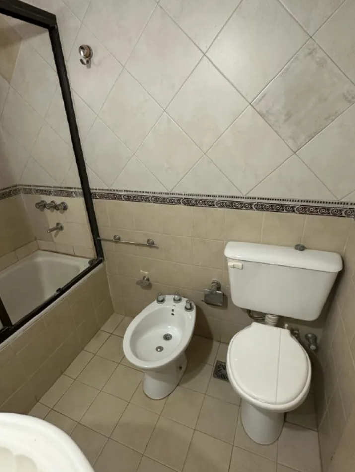 APTO CREDITO TRIPLEX TRES AMBIENTES PATIO Y COCHERA MUÑIZ 