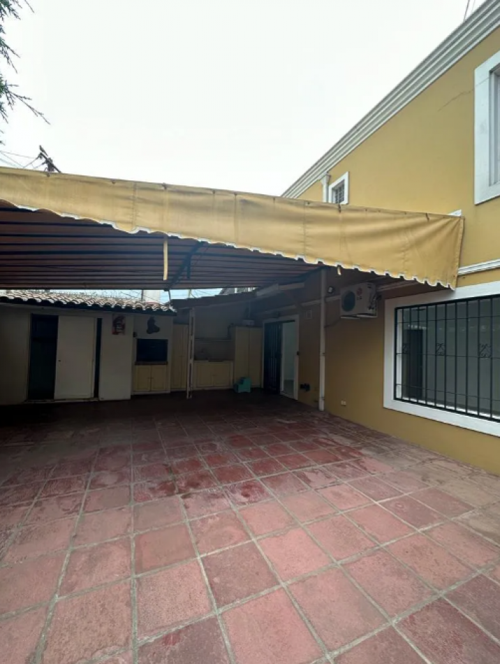 APTO CREDITO TRIPLEX TRES AMBIENTES PATIO Y COCHERA MUÑIZ 