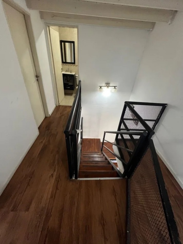 VENTA APTO CREDITO DUPLEX TRES AMBIENTES CON COCHERA 